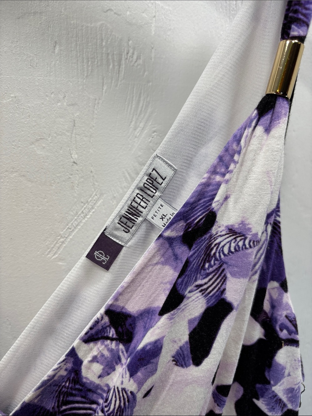 Jennifer Lopez Sexy Feminine Black & Lavender Floral V-Neck Maxi Dress - Picture 2 of 6